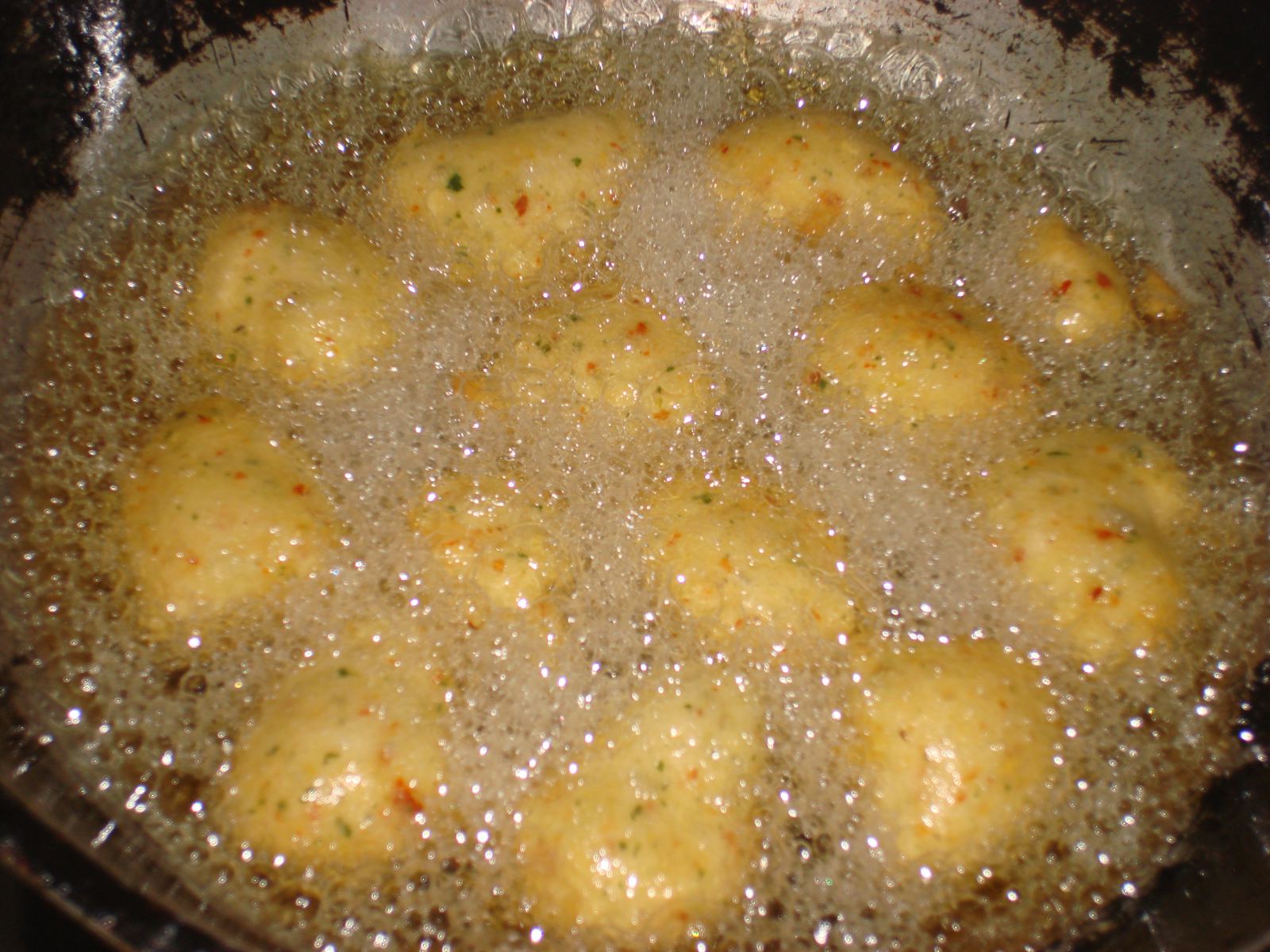 Goli baje frying in a kadai